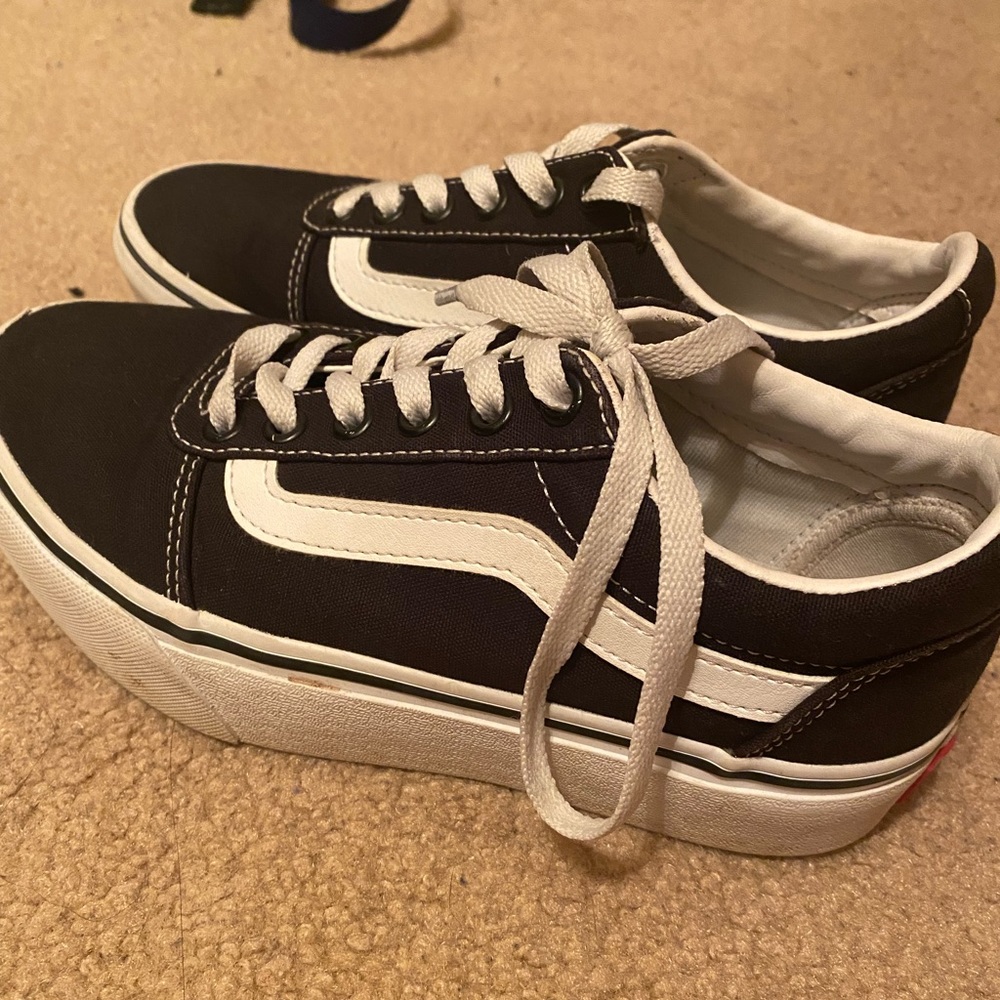 vans womens low top sneakers